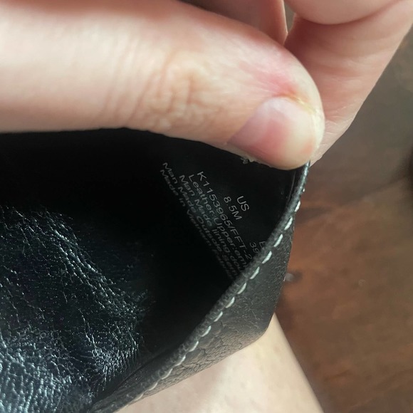 New DKNY Baby Black Embossed Signature Leather Slides sandals size 8.5 - Picture 6 of 6